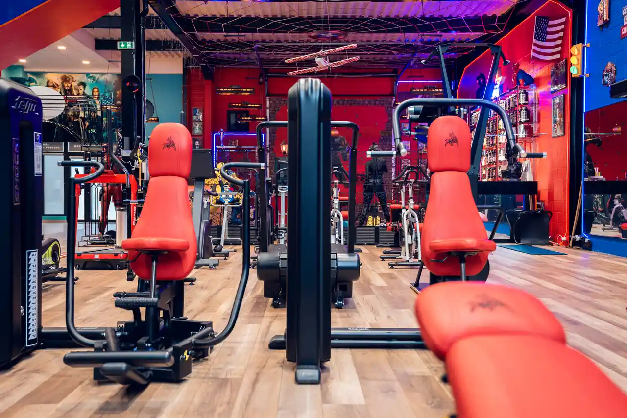 Machines de musculation rouges